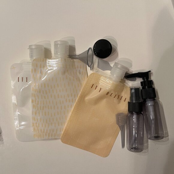 Travel Gift Set Ivy Olivia 9 Piece Refillable Kit and SinglesSwag Fay Socks New - Picture 2 of 13